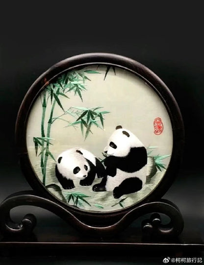 Chinese Intangible Cultural Heritage: Embroidery/‌中国非物质文化遗产：刺绣