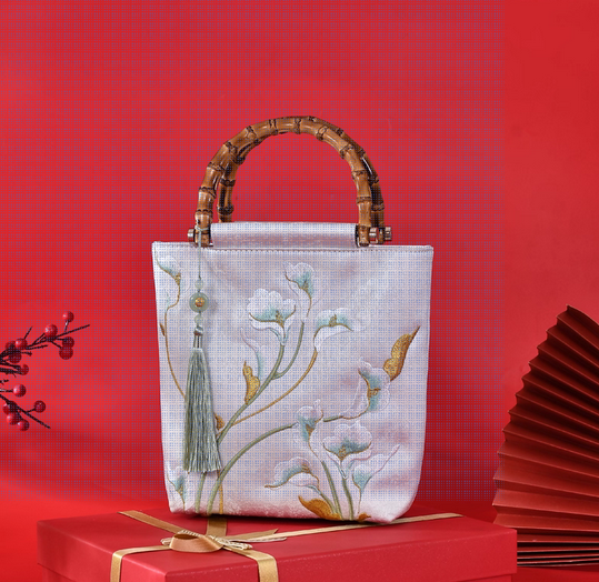 Type- E  中国非遗手工刺绣手包 Chinese intangible cultural heritage handmade embroidery handbag  （请勿购买，这是额外送给您的礼物！） (Please do not purchase, this is a gift for you!)