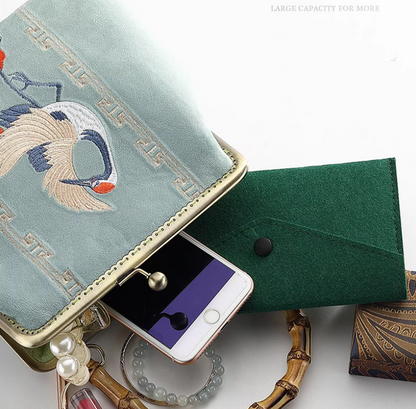 Type- E  中国非遗手工刺绣手包 Chinese intangible cultural heritage handmade embroidery handbag  （请勿购买，这是额外送给您的礼物！） (Please do not purchase, this is a gift for you!)